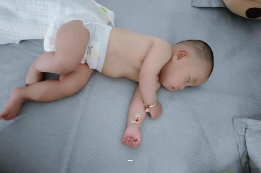 阿拉尔宝宝突然很多眼屎